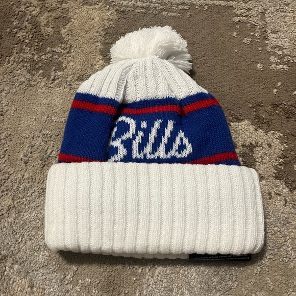 New Era Buffalo Bills Beanie Cursive Logo NFL Football NWT Embroidered Logo Pom - Picture 2 of 2